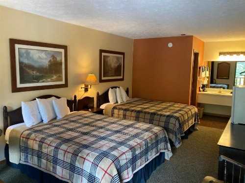 Country Mountain Inn - image 12