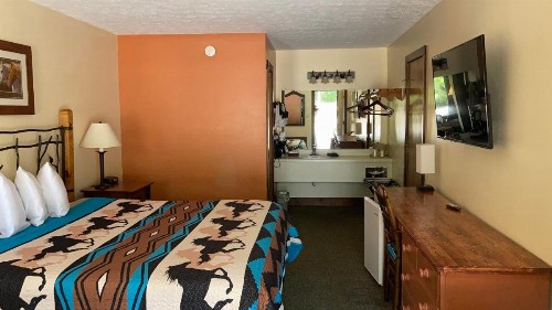 Country Mountain Inn - image 5