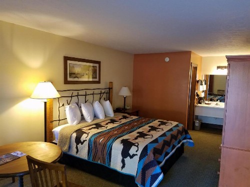 Country Mountain Inn - image 9
