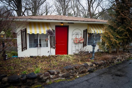 Sherwood Court Cottages - image 10
