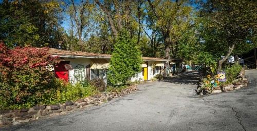Sherwood Court Cottages - image 2