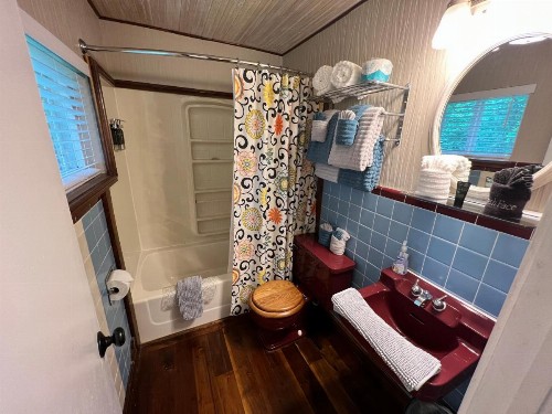 Sherwood Court Cottages - image 20