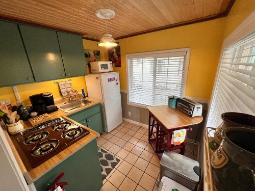 Sherwood Court Cottages - image 21