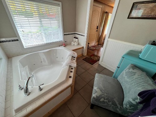 Sherwood Court Cottages - image 24