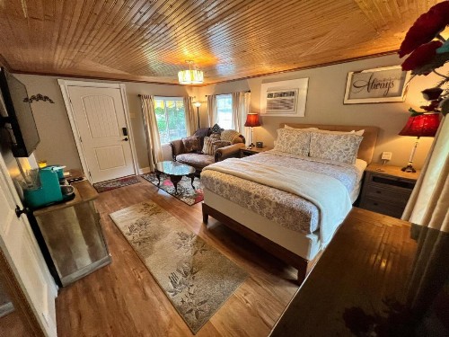 Sherwood Court Cottages - image 25
