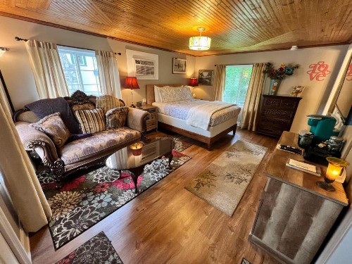 Sherwood Court Cottages - image 28