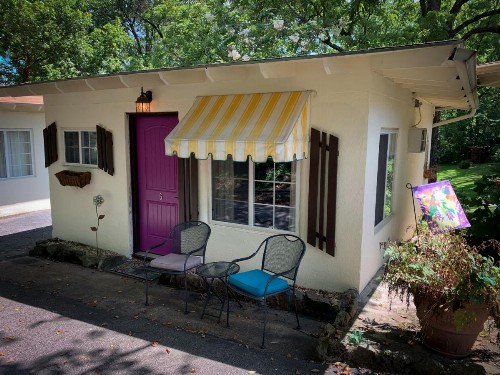 Sherwood Court Cottages - image 4