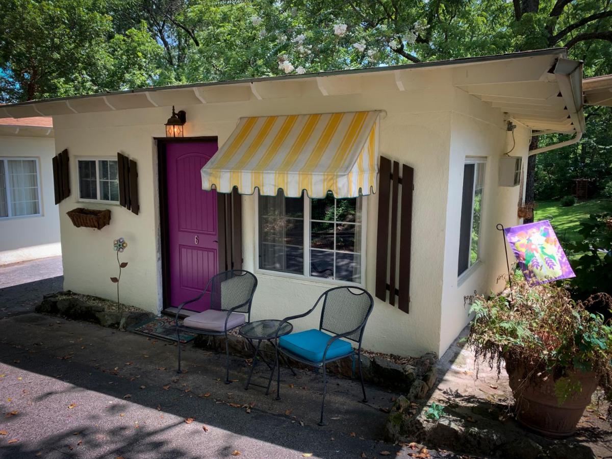 Sherwood Court Cottages - image 4