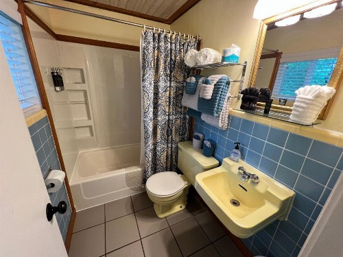 Sherwood Court Cottages - image 42