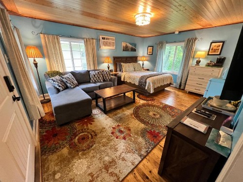 Sherwood Court Cottages - image 43