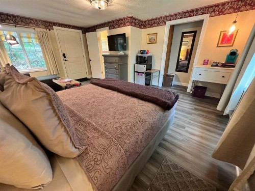 Sherwood Court Cottages - image 46