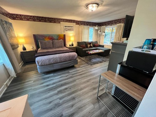 Sherwood Court Cottages - image 49