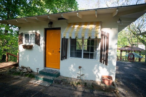 Sherwood Court Cottages - image 6