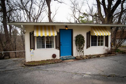 Sherwood Court Cottages - image 9