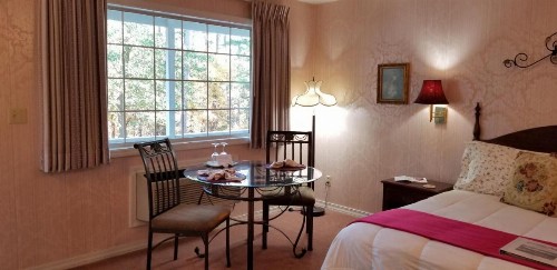 Evening Shade Inn - image 15