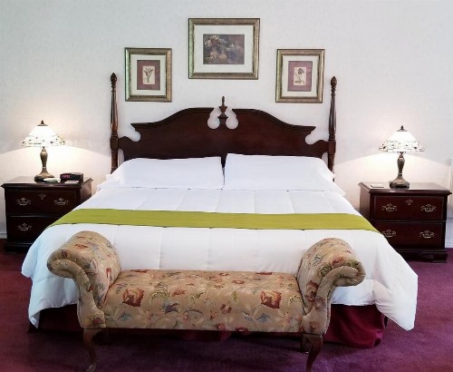 Evening Shade Inn - image 25