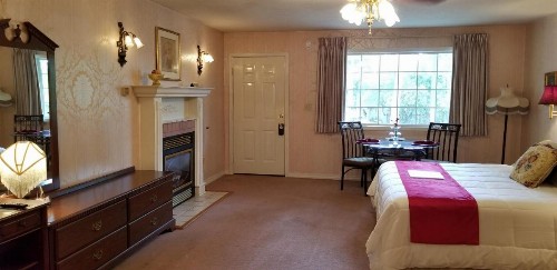 Evening Shade Inn - image 31