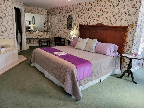Evening Shade Inn - image 32