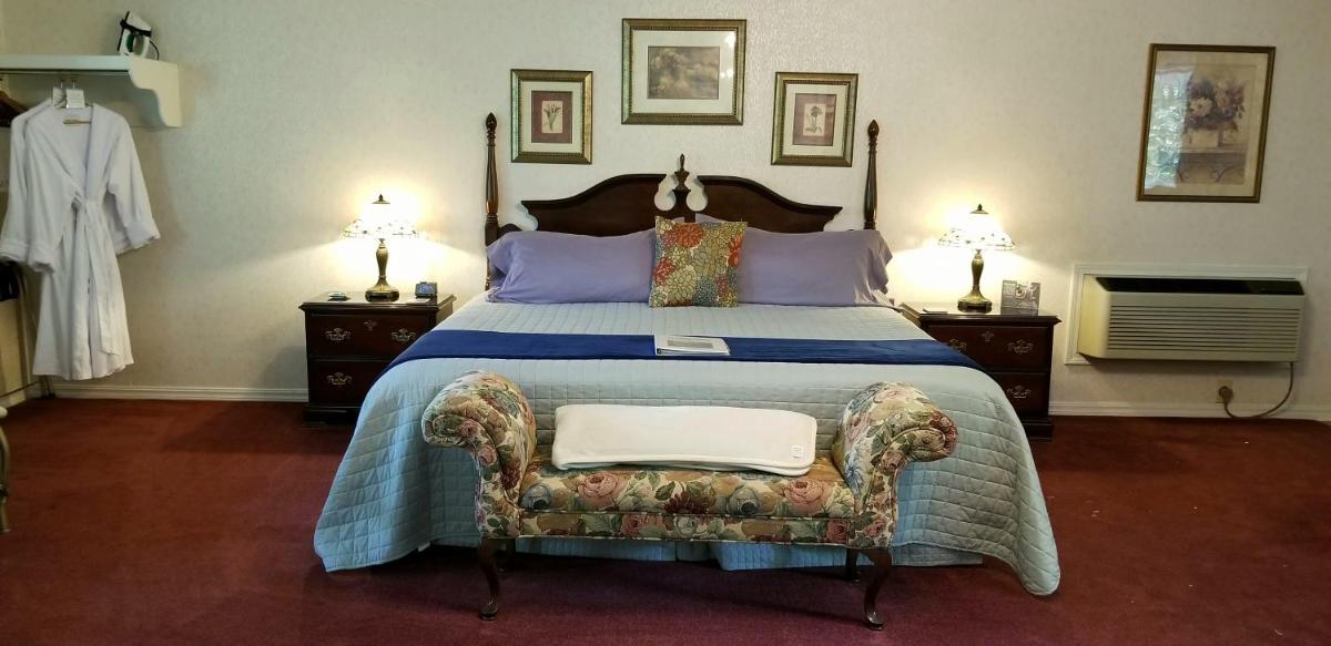 Evening Shade Inn - image 4