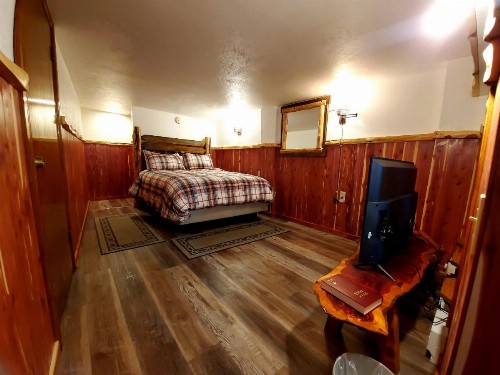 Log Cabin Inn - image 10