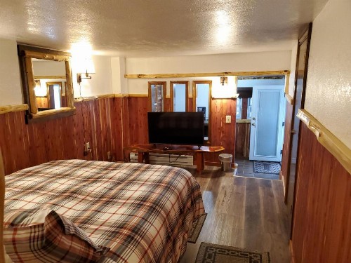 Log Cabin Inn - image 11