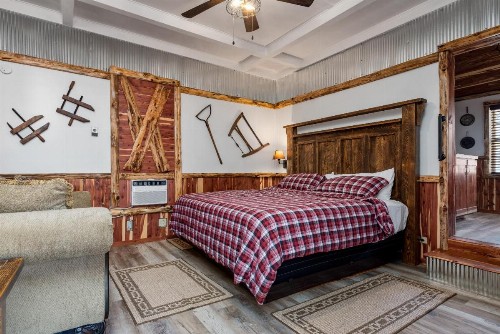 Log Cabin Inn - image 20