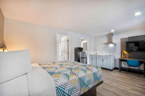 Americas Best Value Inn Eureka - image 13
