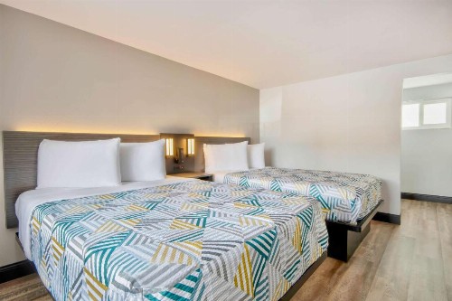 Americas Best Value Inn Eureka - image 2