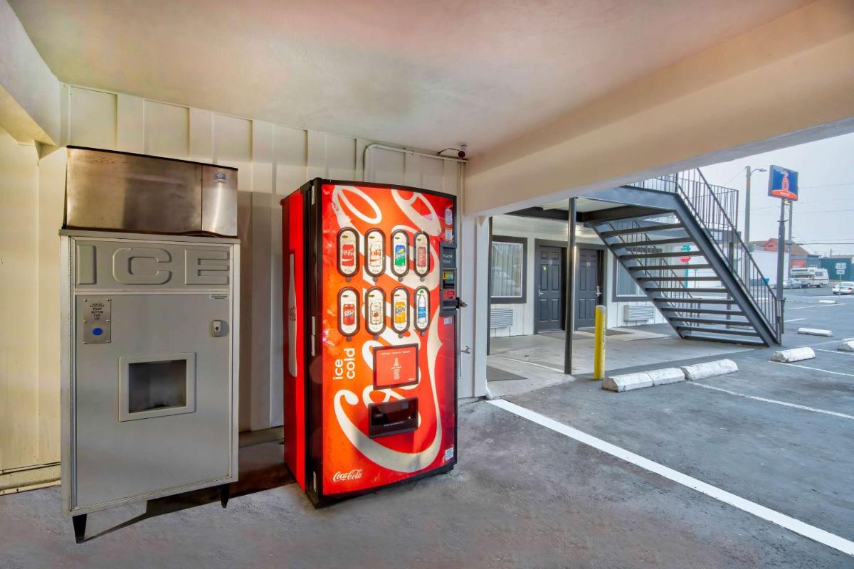 Americas Best Value Inn Eureka - image 4