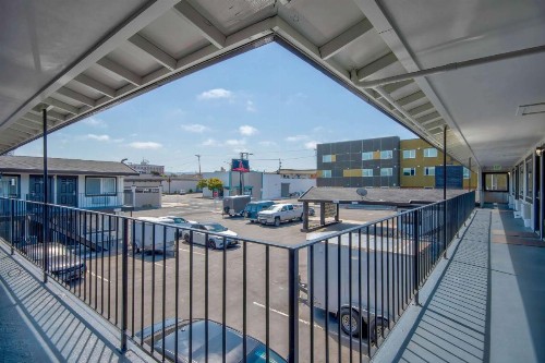 Americas Best Value Inn Eureka - image 9