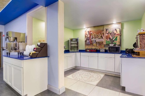 One life studio and suites - image 11