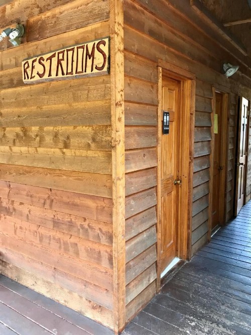 Sven's Basecamp Hostel - image 40