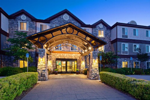 Staybridge Suites Fairfield Napa Valley Area an IHG Hotel - image 2