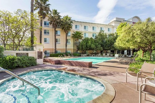 Hilton Garden Inn Fairfield - image 12