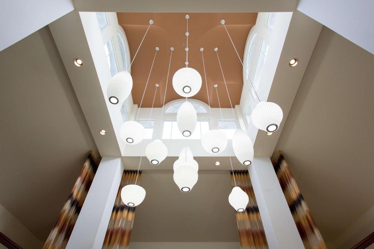 Hilton Garden Inn Fairfield - image 3