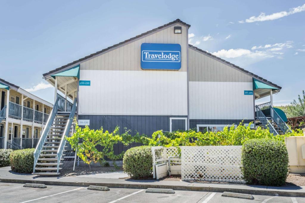 Travelodge by Wyndham Fairfield/Napa Valley - main image