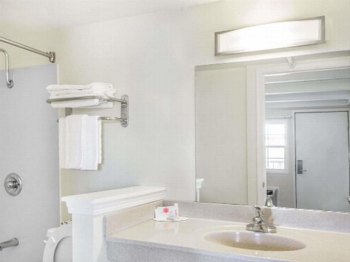 Travelodge by Wyndham Fairfield/Napa Valley - image 6