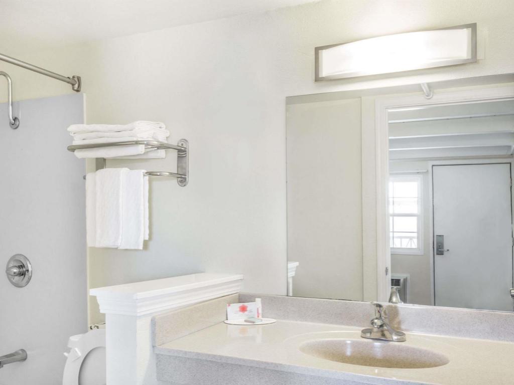 Travelodge by Wyndham Fairfield/Napa Valley - image 6