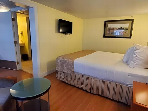 Travelodge by Wyndham Fairfield/Napa Valley - image 8