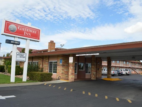 Gateway Inn Fairfield - image 2