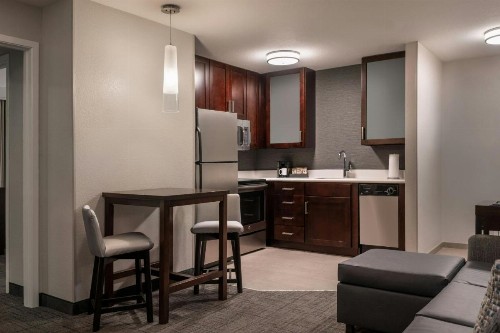 Residence Inn by Marriott Akron Fairlawn - image 4