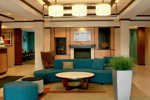 Fairfield Inn & Suites by Marriott Fairmont - image 1