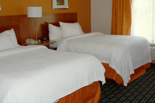 Fairfield Inn & Suites by Marriott Fairmont - image 15