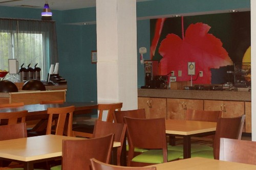 Fairfield Inn & Suites by Marriott Fairmont - image 3