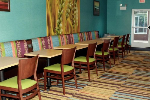 Fairfield Inn & Suites by Marriott Fairmont - image 4