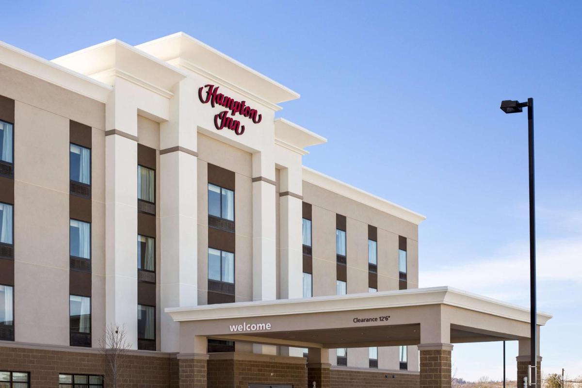 Hampton Inn Fairmont - main image