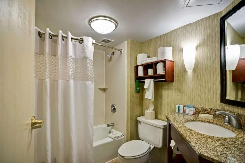 Hampton Inn Fairmont - image 14