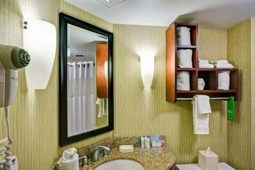 Hampton Inn Fairmont - image 15