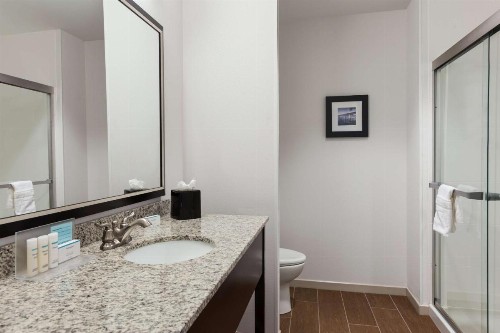 Hampton Inn Fairmont - image 18