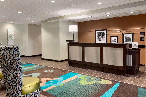 Hampton Inn Fairmont - image 2